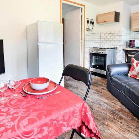 Awesome Home In Saint-Sever-Calvados With Kitchen מראה חיצוני תמונה
