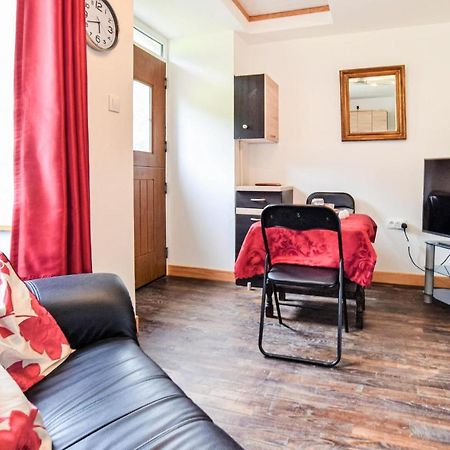 Awesome Home In Saint-Sever-Calvados With Kitchen מראה חיצוני תמונה