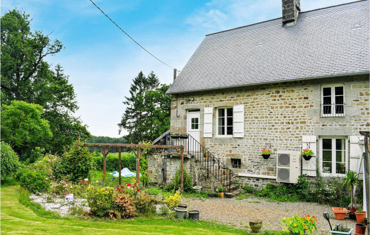 Awesome Home In Saint-Sever-Calvados With Kitchen מראה חיצוני תמונה