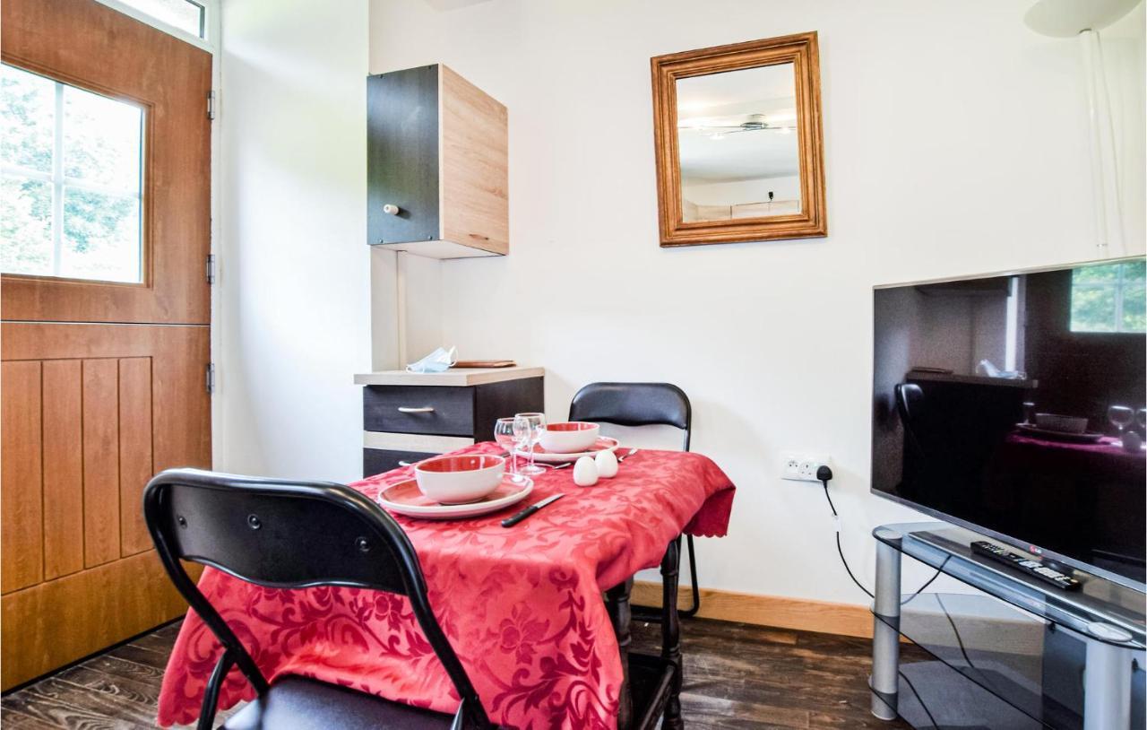 Awesome Home In Saint-Sever-Calvados With Kitchen מראה חיצוני תמונה