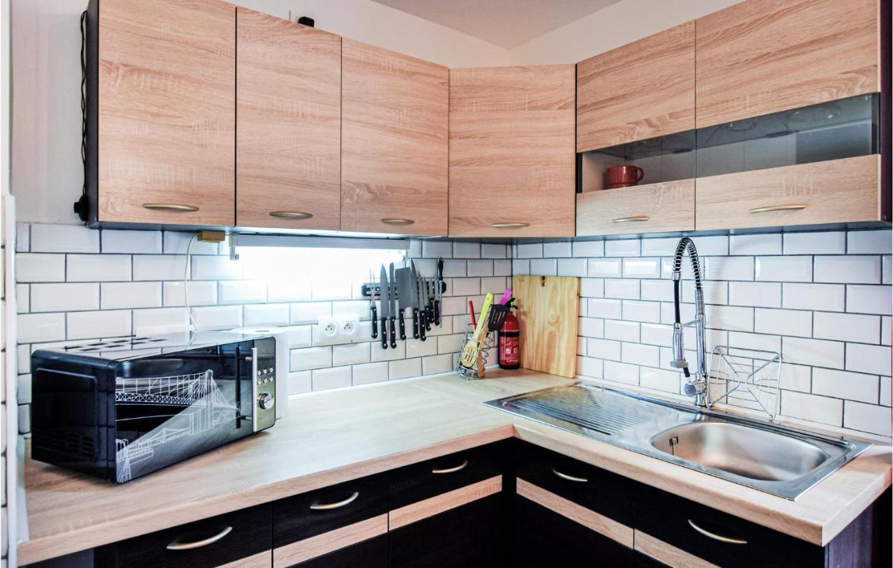 Awesome Home In Saint-Sever-Calvados With Kitchen מראה חיצוני תמונה