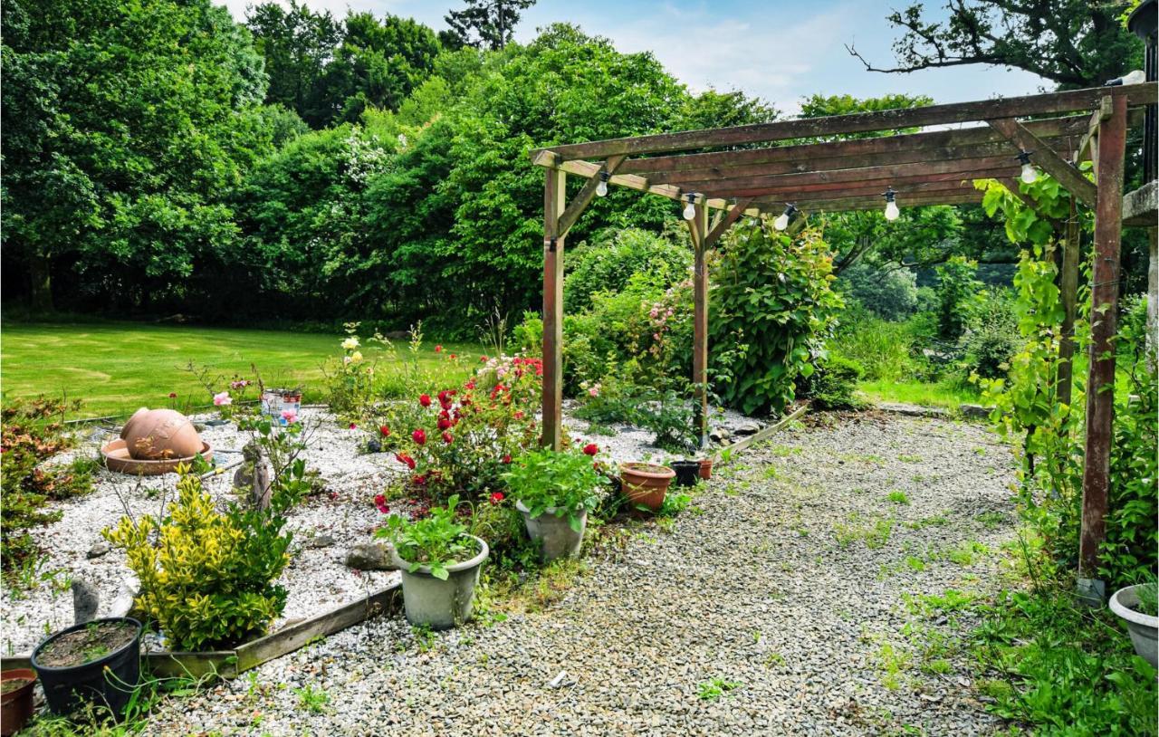 Awesome Home In Saint-Sever-Calvados With Kitchen מראה חיצוני תמונה