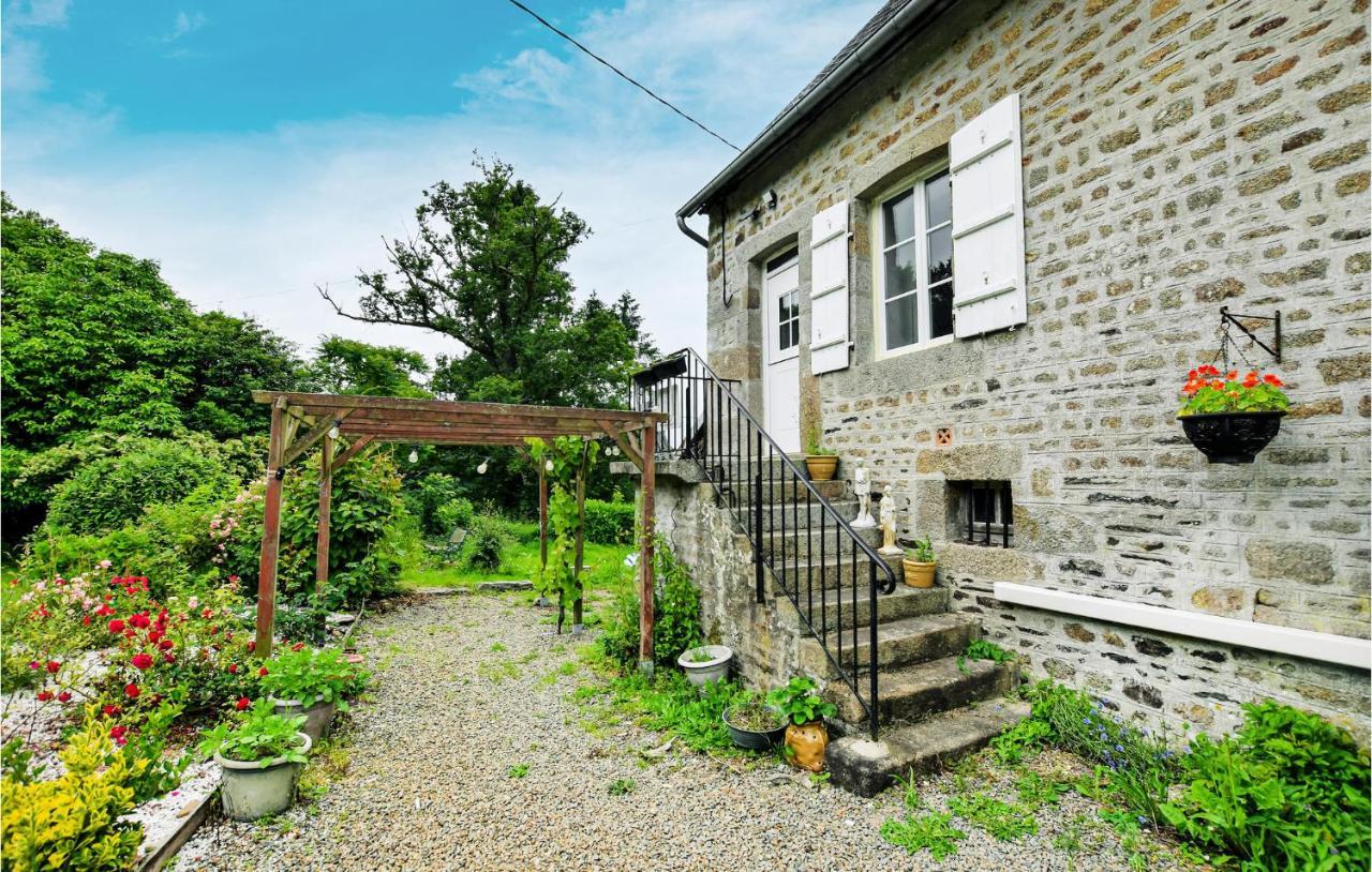 Awesome Home In Saint-Sever-Calvados With Kitchen מראה חיצוני תמונה