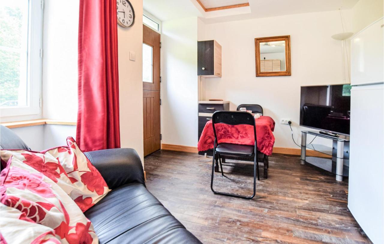 Awesome Home In Saint-Sever-Calvados With Kitchen מראה חיצוני תמונה