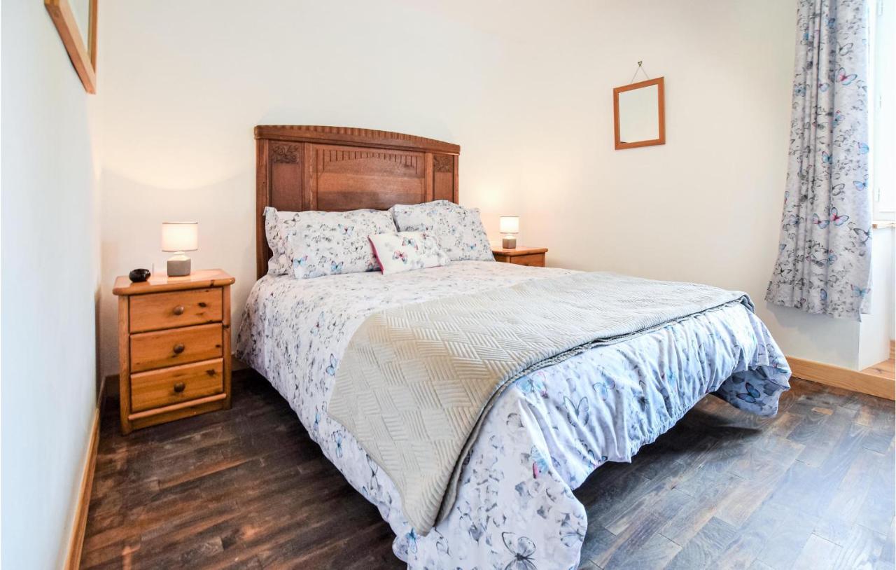 Awesome Home In Saint-Sever-Calvados With Kitchen מראה חיצוני תמונה