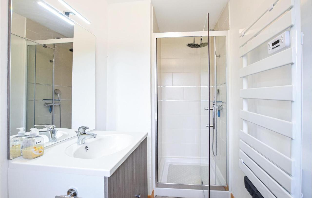 Awesome Home In Saint-Sever-Calvados With Kitchen מראה חיצוני תמונה