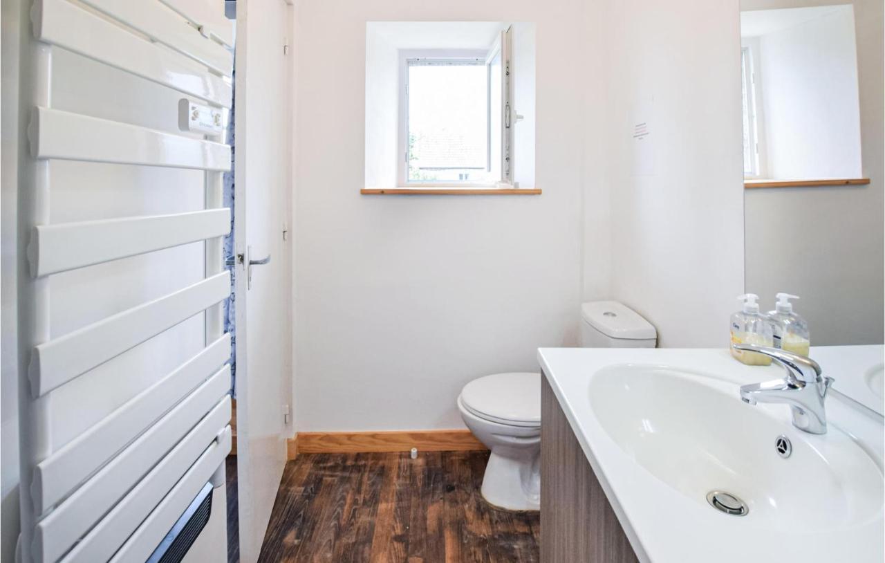 Awesome Home In Saint-Sever-Calvados With Kitchen מראה חיצוני תמונה