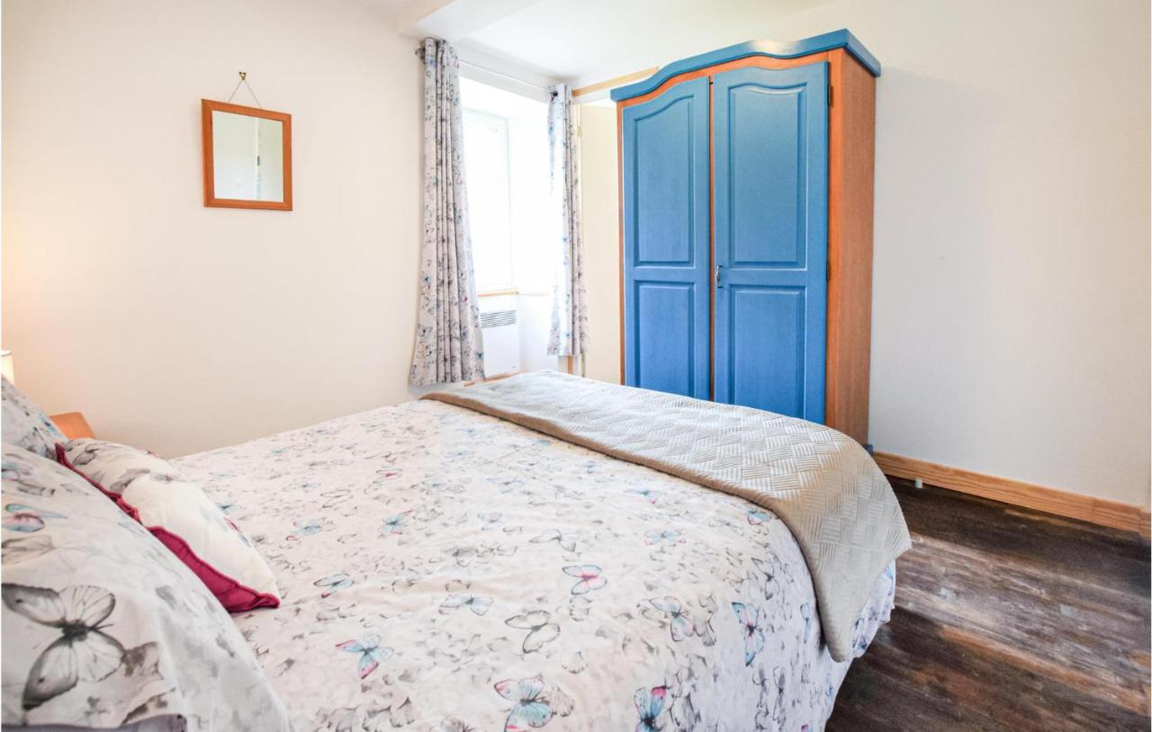 Awesome Home In Saint-Sever-Calvados With Kitchen מראה חיצוני תמונה